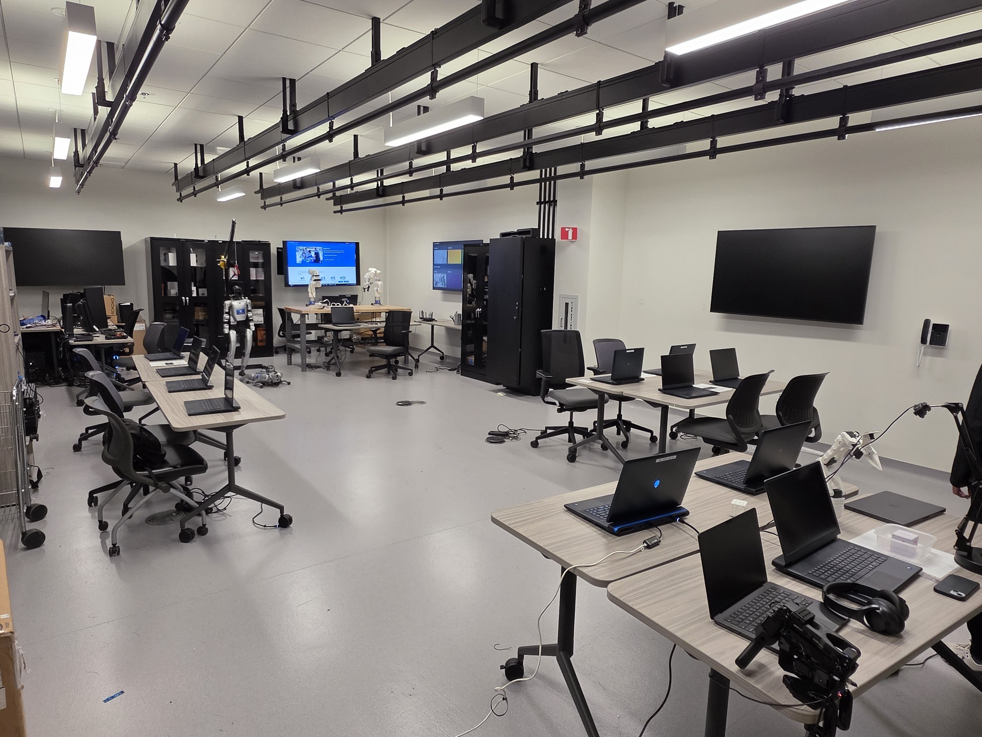 SJSU Twin Lab Room